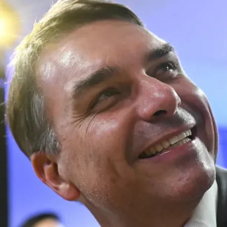 MDB SELA APOIO A FLÁVIO BOLSONARO NO SEGUNDO TURNO DA ELEIÇÃO