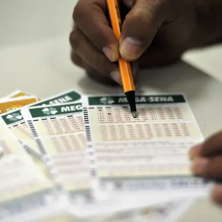 MEGA-SENA ACUMULA PARA R$ 30 MILHÕES; CONFIRA OS NÚMEROS SORTEADOS