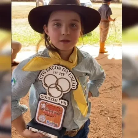 MENINA DE 9 ANOS MORRE APÓS CAIR DE CAVALO DENTRO DE ACAMPAMENTO