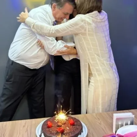 MICHELLE BOLSONARO CELEBRA 16 ANOS DA FILHA LAURA: “NOSSA HERANÇA”