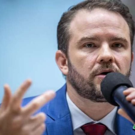EMPRESA QUE MOVIMENTOU RECURSOS DE FILME SOBRE BOLSONARO RECEBEU DINHEIRO DO CRIME ORGANIZADO, DIZ MINISTRO DA FAZENDA