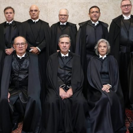 POR QUE OS MINISTROS DO STF USAM CAPAS PRETAS?