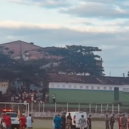 MOTOCICLISTA É RESGATADO POR HELICÓPTERO APÓS CAIR EM RIBANCEIRA