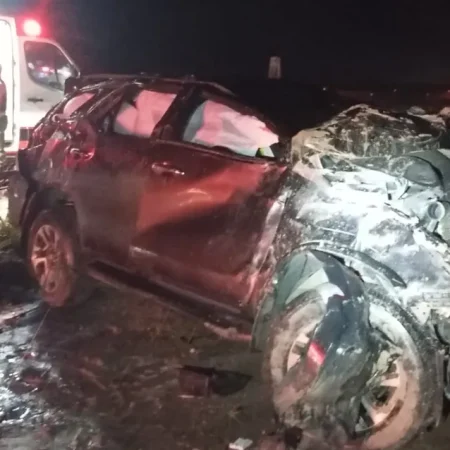 MOTORISTA PERDE CONTROLE E CAPOTA HILUX NA AL-220, NO INTERIOR DE ALAGOAS