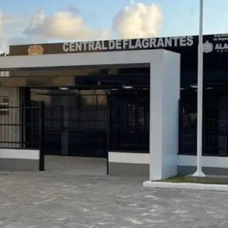 TAXISTA É PRESO POR EMBRIAGUEZ APÓS BATER EM CARRO