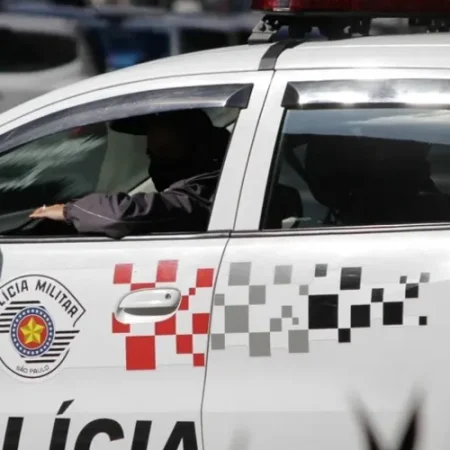 MULHER É PRESA APÓS TENTAR MATAR HOMEM COM GOLPE DE FOICE NA CABEÇA