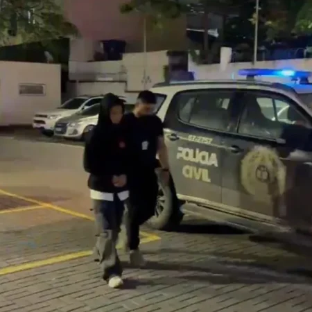 MULHER É PRESA POR ENVENENAR MARIDO, DECAPITÁ-LO E ESQUARTEJAR CORPO