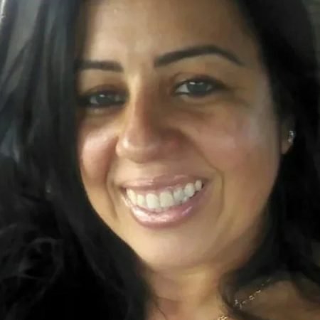 PROFESSORA MORRE APÓS RECEBER INJEÇÃO PARA QUEDA CAPILAR EM SALÃO