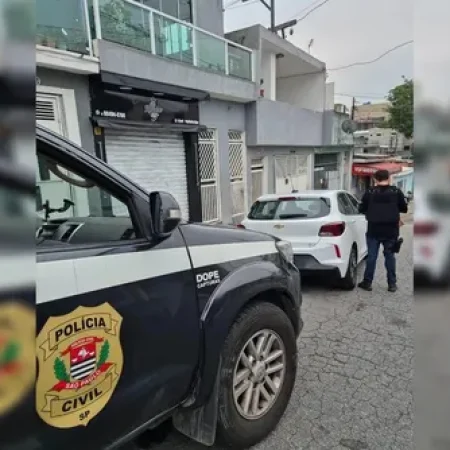 MULHER TEM ROSTO DILACERADO, MORRE E FILHA CULPA FILHOTES DE CACHORRO