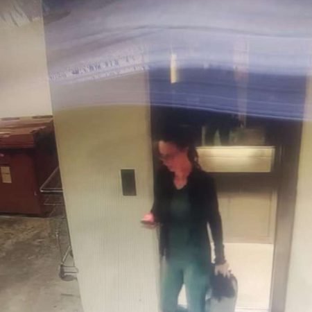MULHER DESAPARECE APÓS IR À ACADEMIA NO SHOPPING; CARRO FOI ENCONTRADO ABERTO COM CELULAR E PERTENCES DENTRO