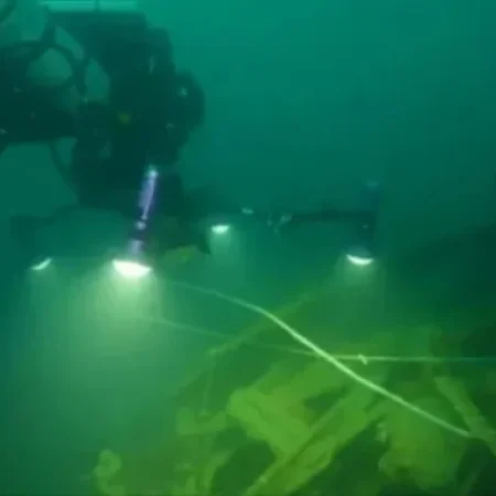 NAVIO JAPONÊS COM MAIS DE MIL CORPOS É ENCONTRADO NO PACÍFICO
