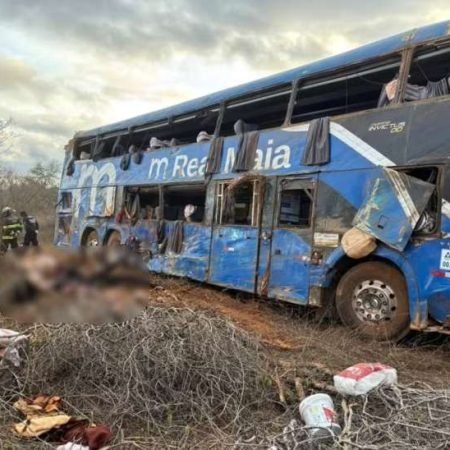 PAI SE EMOCIONA APÓS VIAJAR MAIS DE MIL QUILÔMETROS E DESCOBRIR MORTE DE FILHA DE 2 ANOS EM ACIDENTE DE ÔNIBUS