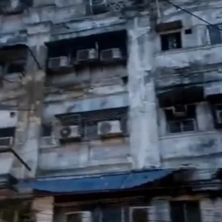 PELO MENOS 9 PESSOAS MORREM EM INCÊNDIO EM HOTEL