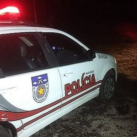 PAIS SÃO PRESOS APÓS BEBÊ DE APENAS 3 MESES SER ENCONTRADO ABANDONADO DENTRO DE CASA