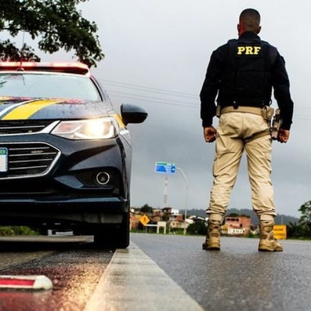 MULHER É PRESA COM MOTONETA SEM PLACA E COM SINAIS DE ADULTERAÇÃO