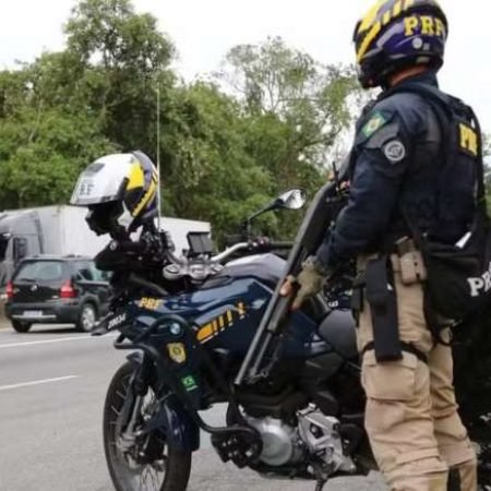 HOMEM É PRESO APÓS TENTAR FURTAR MOTO DA PRF E DIZ QUE QUERIA ‘FARMAR AURA’