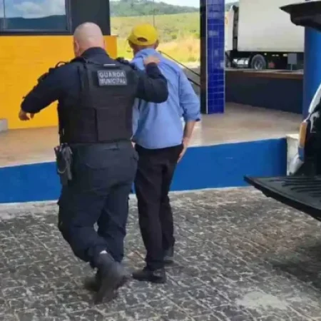MOTOCICLISTA COM SINAIS DE EMBRIAGUEZ É ABORDADO PELA GCM E CONDUZIDO À PRF