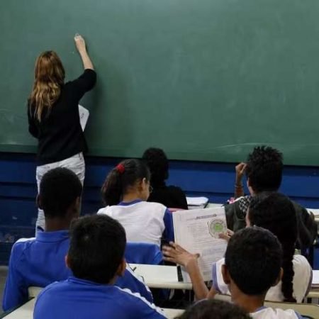 PROFESSORA É AGREDIDA POR MÃE DE ALUNO
