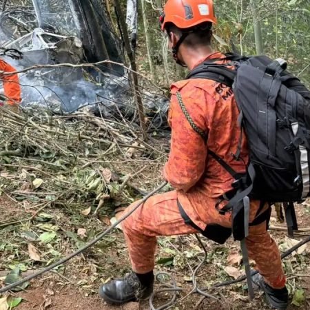 QUATRO PESSOAS MORREM EM QUEDA DE HELICÓPTERO