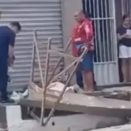 HOMEM CAI DE PLATAFORMA IMPROVISADA DURANTE OBRA E FICA FERIDO