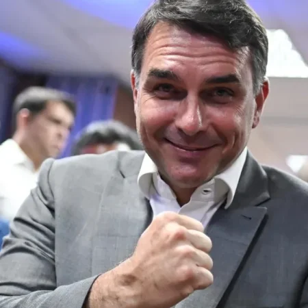 REPUBLICANOS OFICIALIZA APOIO A FLÁVIO BOLSONARO NO 2º TURNO