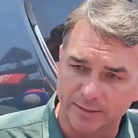 PT PEDE BLOQUEIO DE ATÉ R$ 6 BILHÕES DE FLÁVIO BOLSONARO