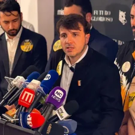 RENAN SANTOS PEDE AJUDA A APOIADORES APÓS SUSPENSÃO DE REDES SOCIAIS