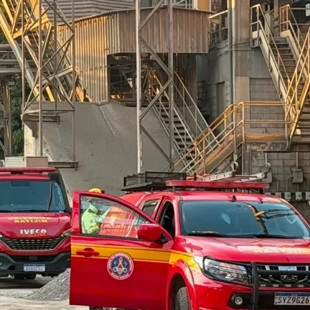 TRABALHADOR MORRE PRENSADO APÓS SER ATINGIDO POR ESTRUTURA DE FERRO