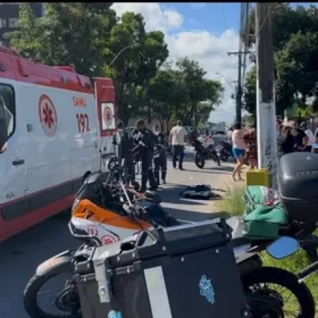 MOTOCICLISTA FICA FERIDA APÓS SER ATINGIDA POR CARRO