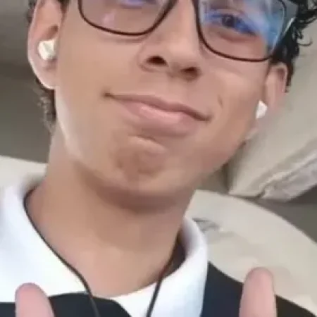JOVEM É MORTO A CAMINHO DA ESCOLA AO DEFENDER COLEGA DE ASSALTO