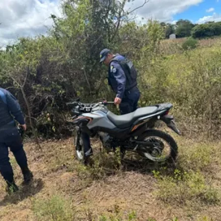 MOTO É RECUPERADA DOIS DIAS APÓS MARCHANTE SER MORTO DENTRO DE CASA E TER VEÍCULO ROUBADO
