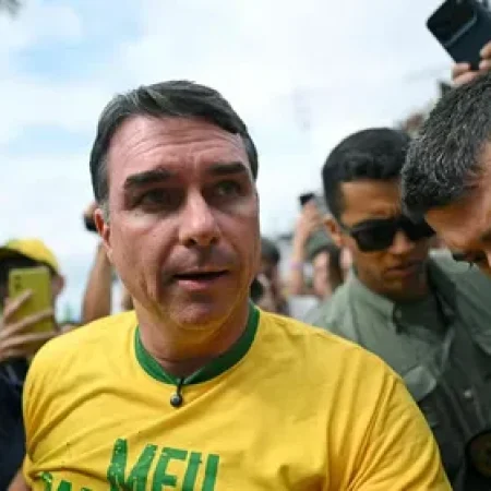 FAKE NEWS SOBRE NOSSA SENHORA TEVE AJUDA DE DENTRO DA CNBB, DIZ FLÁVIO BOLSONARO