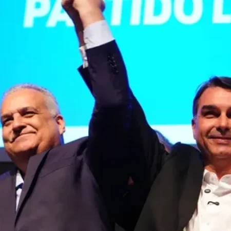 ALFREDO GASPAR ENCERRA CAMPANHA EM ALAGOAS COM CARREATA NO BENEDITO BENTES