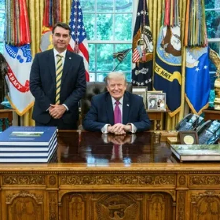 TRUMP EVITA CITAR APOIO A FLÁVIO, MAS DIZ ACOMPANHAR ELEIÇÃO “DE PERTO”