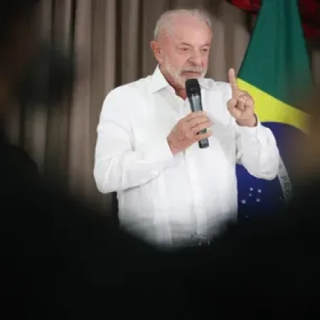 ÀS VEZES O POVO NÃO VOTA PORQUE NÃO COMPREENDEU”, DIZ LULA APÓS 1º TURNO