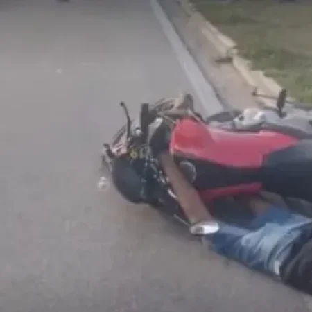 ACIDENTE DE MOTOCICLETA DEIXA DUAS VÍTIMAS FERIDAS