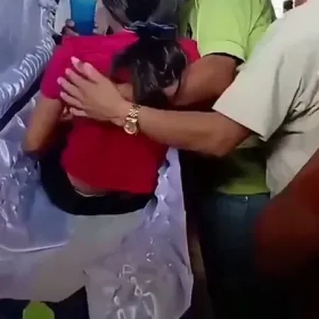 ADOLESCENTE LEVANTA DE CAIXÃO DURANTE PRÓPRIO VELÓRIO