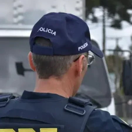 ZIGUE-ZAGUE: MOTORISTA É PRESO APÓS DIRIGIR CAMINHÃO EMBRIAGADO