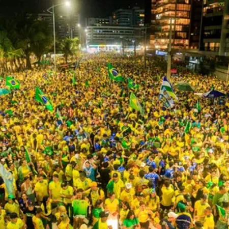 APOIADORES FECHAM VIAS NA ORLA DE MACEIÓ DURANTE ATO DO BLOCO DO 22