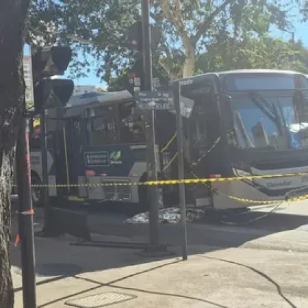MULHER DE 80 ANOS MORRE APÓS SER ATROPELADA POR ÔNIBUS