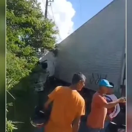 VÍDEO: CARRETA SAI DA PISTA NA BR-316, EM SATUBA