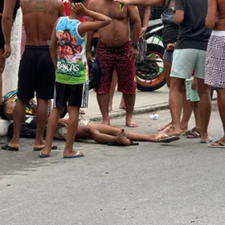 COLISÃO ENTRE MOTOS DEIXA DUAS PESSOAS FERIDAS