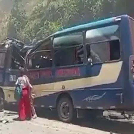 ATENTADO A BOMBA DEIXA AO MENOS 7 MORTOS E 20 FERIDOS