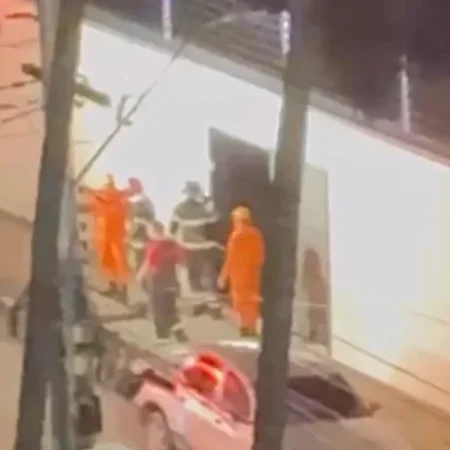 BOMBEIROS SÃO ACIONADOS APÓS INCÊNDIO EM MEDIDOR DE ENERGIA ELÉTRICA DE RESIDÊNCIA