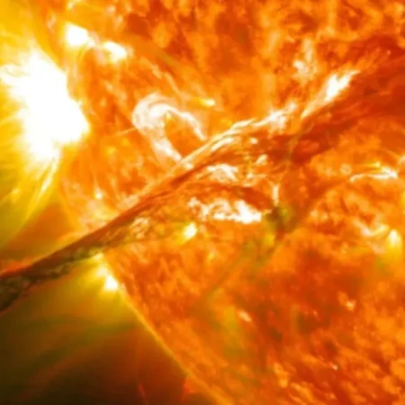 TERRA ENTRA EM ALERTA APÓS ERUPÇÃO EM FILAMENTO DO SOL GERAR TEMPESTADE SOLAR EM DIREÇÃO AO PLANETA