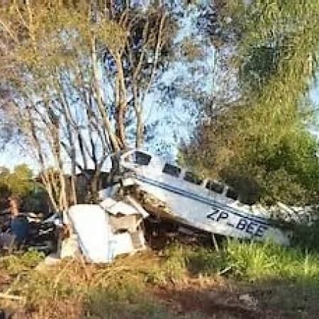 AVIÃO CAI COM MILHÕES DE DÓLARES E REAIS; DINHEIRO É SAQUEADO