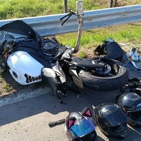 CASAL DE UNIVERSITÁRIOS MORRE EM COLISÃO ENTRE MOTOS NA BR-101