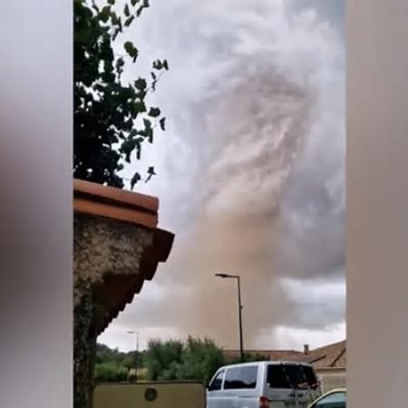 TORNADO CAUSA DESTRUIÇÃO E DEIXA DEZENAS DE FERIDOS NO SUL