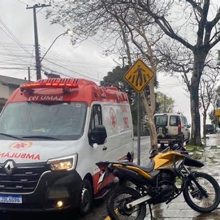 JOVEM FICA FERIDO APÓS COLISÃO ENTRE CARRO E MOTO