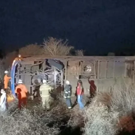 TOMBAMENTO DE ÔNIBUS DEIXA SETE MORTOS E 13 FERIDOS